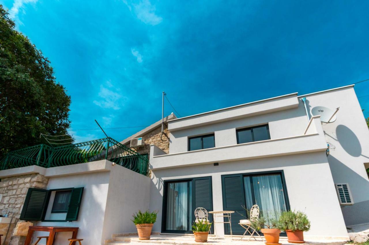Villa O'Zrna Klis Buitenkant foto